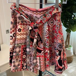 Alice+Olivia cute skirt. New without tags. Never worn sz 0